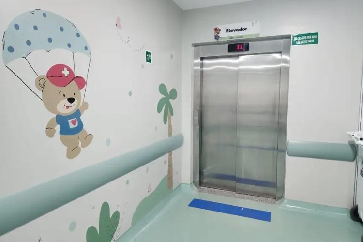 Governo do Amapá reforça compromisso com acessibilidade no novo Hospital da Criança e do Adolescente, que já conta com elevador em funcionamento