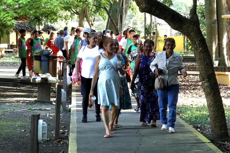 Governo do Estado proporciona tarde no Museu Sacaca com idosos de residenciais de Macapá
