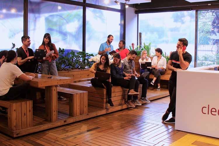 ClearSale tem mais de 500 vagas abertas e salários podem chegar a R$ 12 mil
