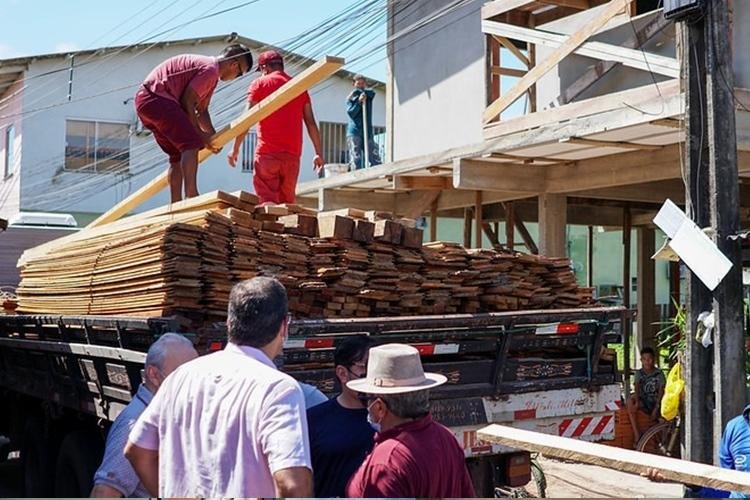 SECRETARIA DE MOBILIZAÇÃO POPULAR ARTICULA DOAÇÃO DE MATERIAL PARA RECONSTRUÇÃO DAS CASAS ATINGIDAS POR INCÊNDIO NO LAGUINHO