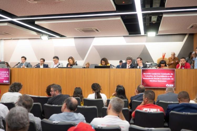 Deputados pedem mobilização para garantir que escala 6x1 seja extinta ainda neste ano