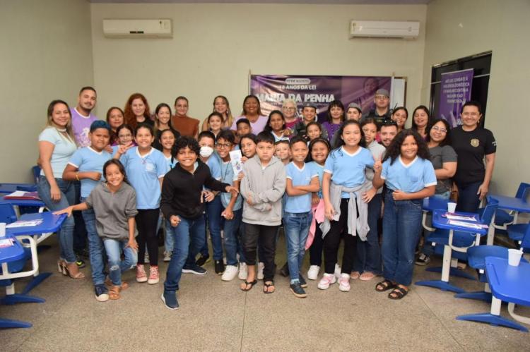 Prefeitura de Santana realiza roda de conversa na Escola Pe. Ângelo Biraghi pelos 18 anos da Lei Maria da Penha