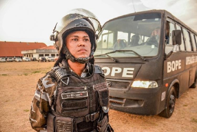 ‘Ser mulher não me impediu’, diz 1ª PM feminina a se formar junto com homens no Choque