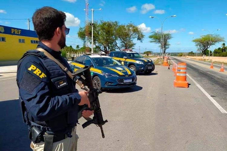 PRF lança Operação Festival do Abacaxi 2026 e restringe tráfego de veículos pesados na BR-210 e BR-156