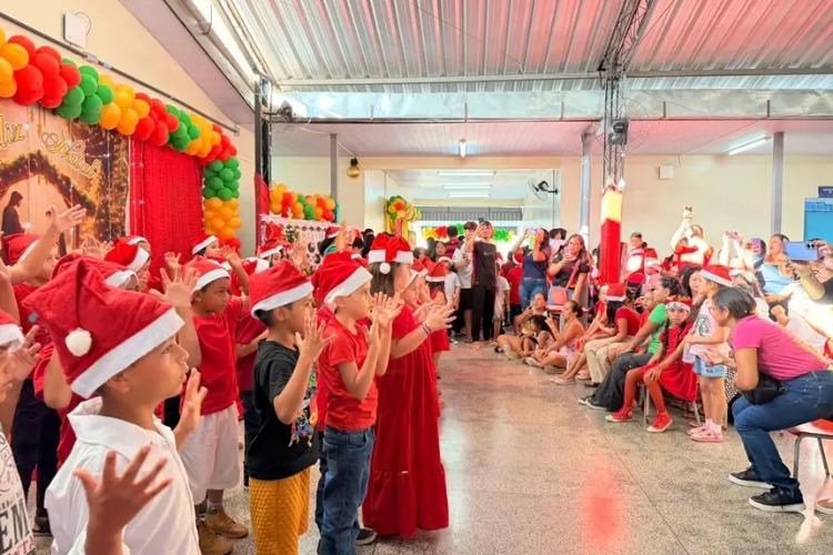 Governo do Amapá realiza Cantata Natalina e emociona comunidade escolar na Escola Araçary Corrêa Alves, em Macapá