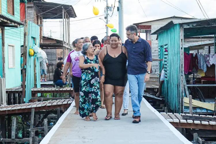 Ponte Firme: governador Clécio Luís entrega passarela em concreto na 18ª avenida do Congós, em Macapá