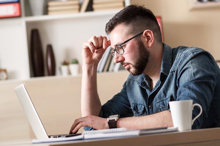 Veja como manter o foco ao realizar uma pós-graduação EAD