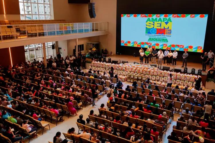 Amapá Sem Fome: Governo do Estado entrega 1,5 mil kits alimentares e vale-gás social para famílias da Assembleia de Deus