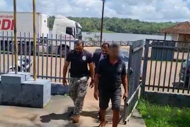 Procurado por matar filho de vereador se entrega à polícia e é indiciado por homicídio no Amapá