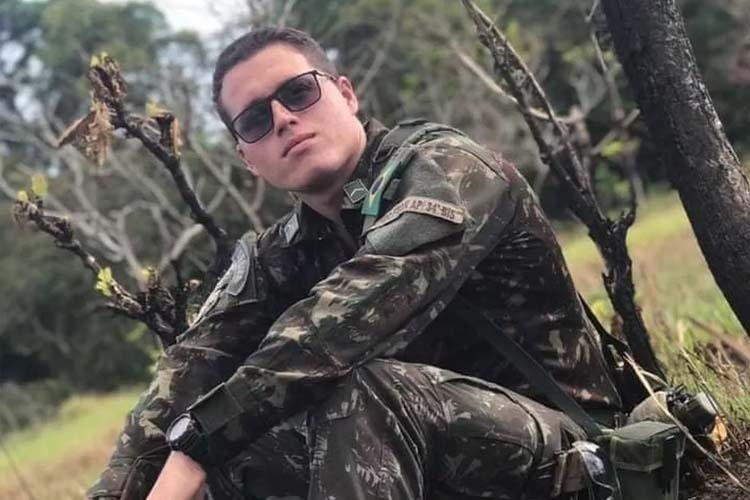 Militar do Exército sem CNH morre após bater moto em árvore em Macapá