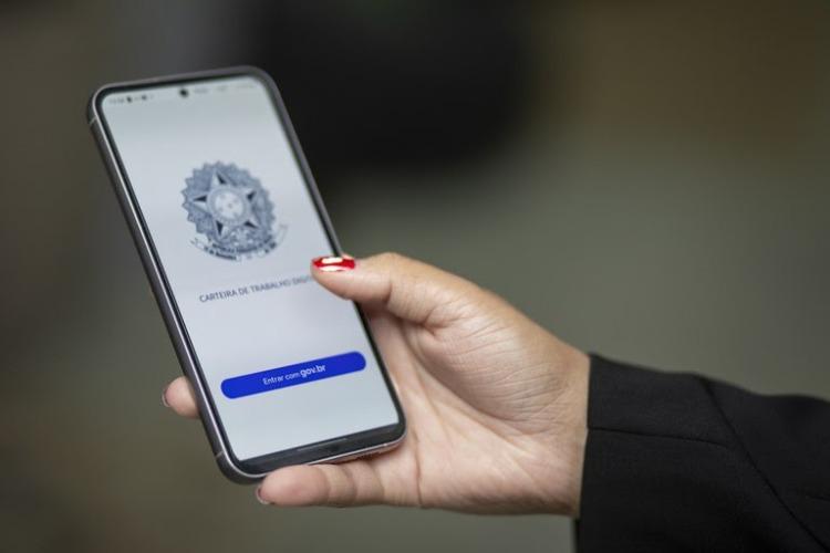 Brasil supera marco de 5 milhões de empregos com carteira assinada desde 2023