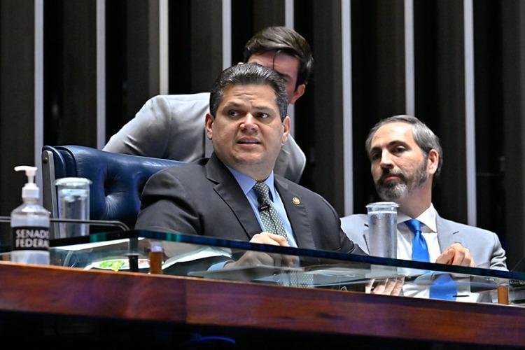 Congresso promulga nesta sexta emendas sobre 6x1 e agentes de saúde