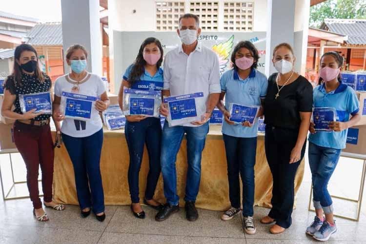 Circuito Educação: Escolas de Santana recebem visita da equipe de governo