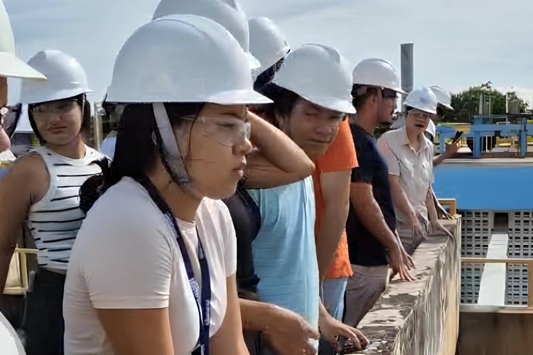 Alunos de Engenharia Ambiental da UEAP visitam a ETA Macapá pelo programa Portas Abertas