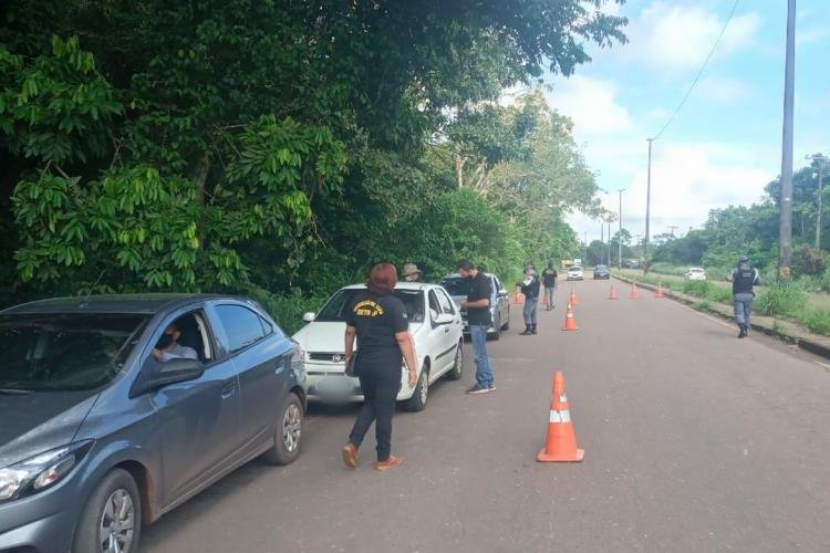 Em fiscalização, 4 pessoas são autuadas por transporte clandestino de passageiros