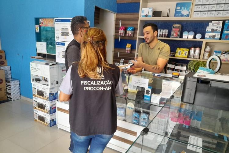 Procon-AP promove ações de fiscalização e orientação sobre direitos nas relações de consumo