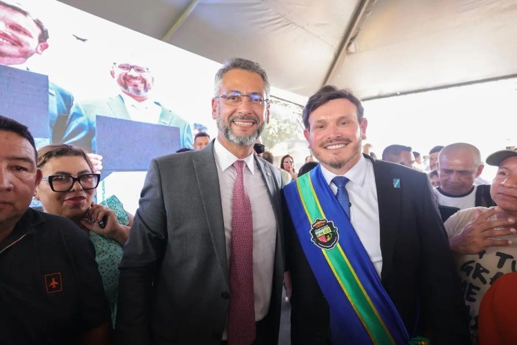 'Estamos aqui para demonstrar convergência em favor de Oiapoque', afirma governador Clécio na diplomação e posse do novo prefeito do município